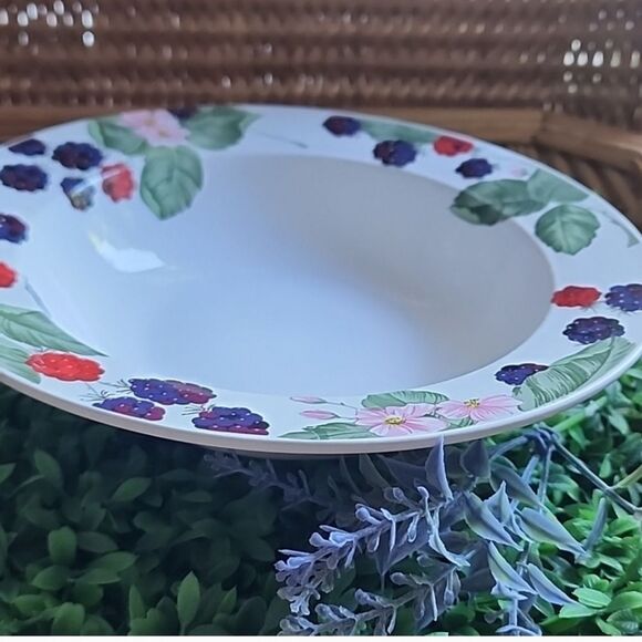 Vintage Stoneware Berry Bowl Raspberry Blackberry Soup/Cereal Cottage Core - Picture 3 of 9